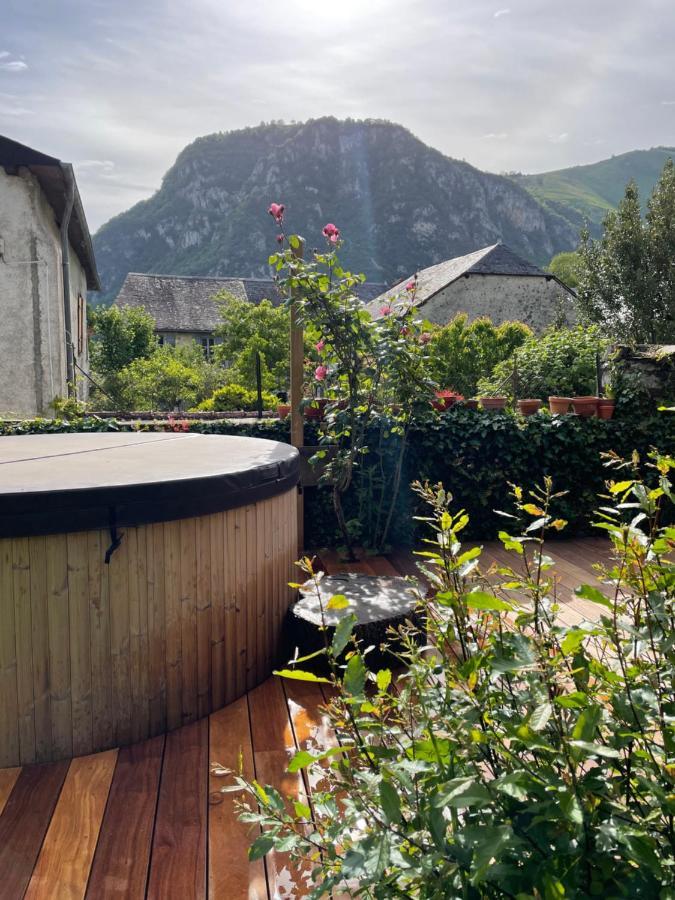 Appartamento Le Monrepos Avec Jacuzzi Nordique Bielle Esterno foto